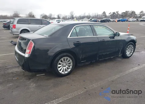2014 Chrysler 300 z USA, uszkodzony, nr VIN 2C3CCAAG8EH276083